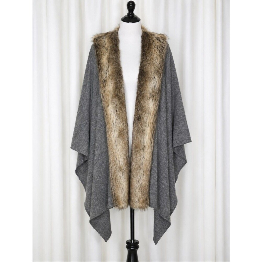Nordstrom One Size Lambs Wool Faux Fur Gray Ribbed Cozy Knit Cape Wrap Sweater